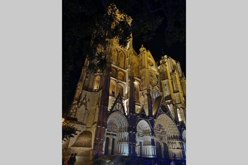 Aux 3 Maillets Lägenhet Bourges Exteriör bild